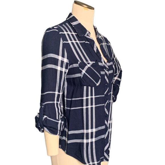 Romeo + Juliet Plaid Flannel Button Front Top Sz M Navy Blue & White 106i - Picture 5 of 9